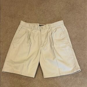 Men’s light khaki shorts